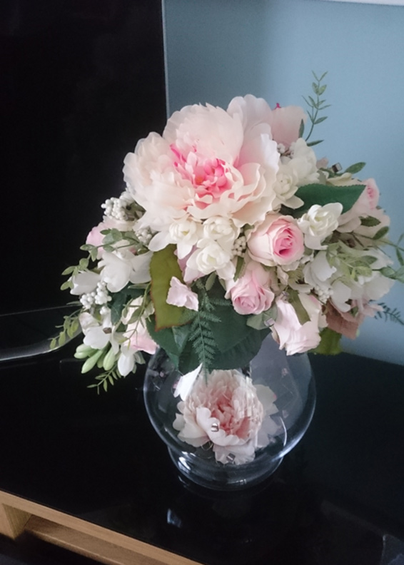 Oadby florist, Wigston florist, Leicester corporate contrac t& business flowers, peony silk flower arrangement, reception desk