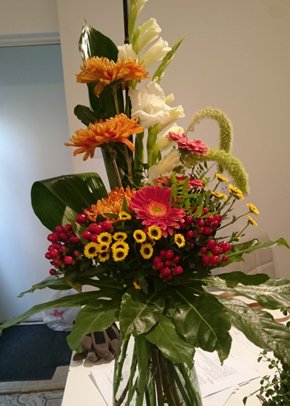 Oadby florist, Wigston florist, Leicester corporate & business flowers, Contract flower arrangement in vase 