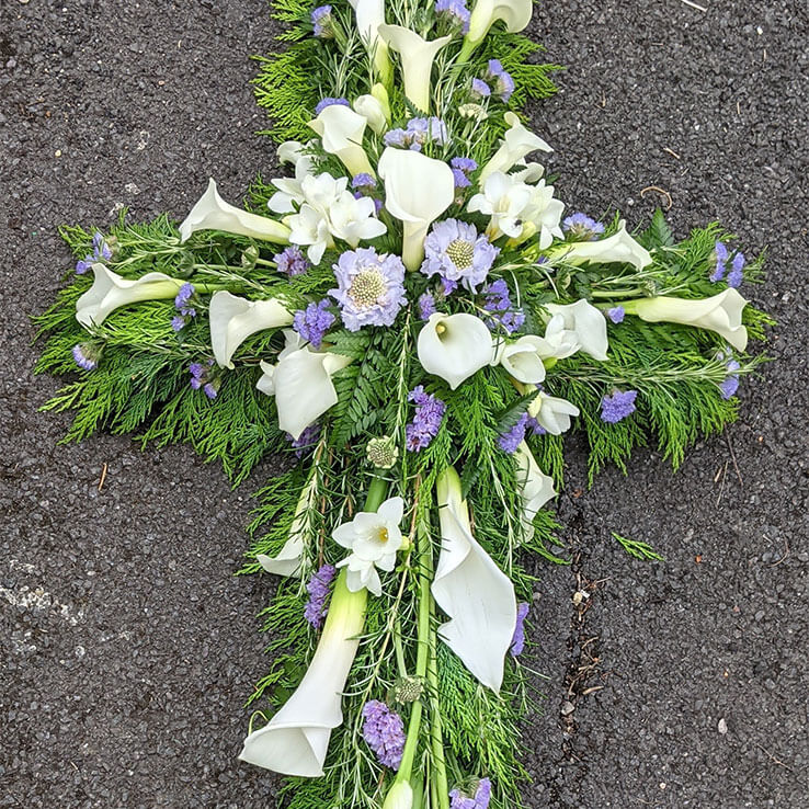 Market Harborough Funeral Flowers, Christian faith Large cross tribute with calla lilies, white & lilac flowers.
