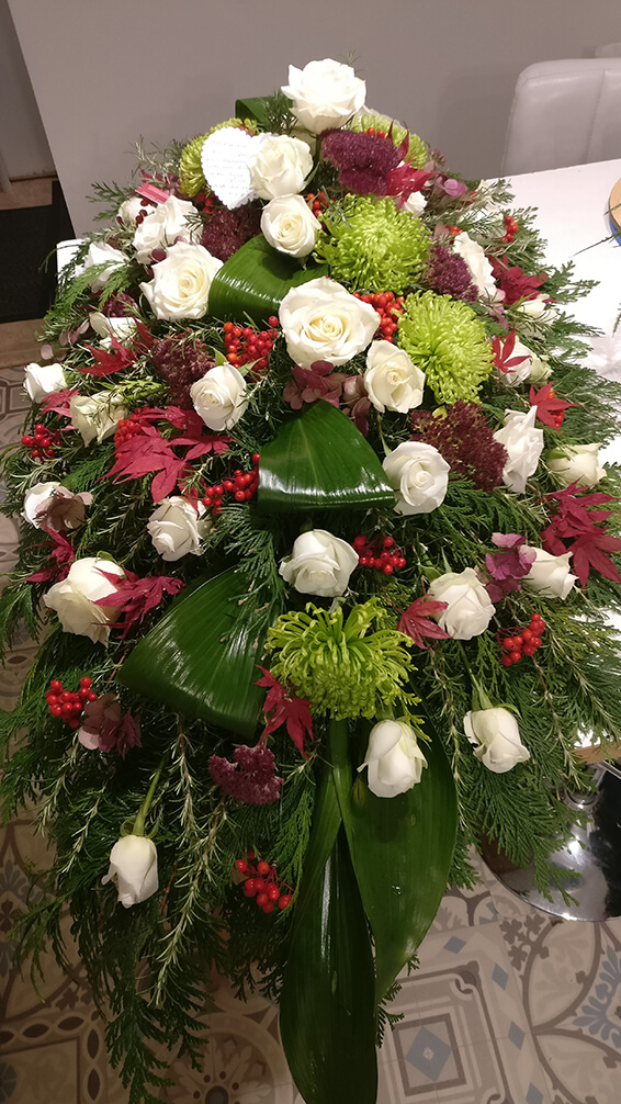 Oadby Funeral Flowers, Wigston Funeral flowers, Leicester funeral flowers, Red white and Green flower Casket spray