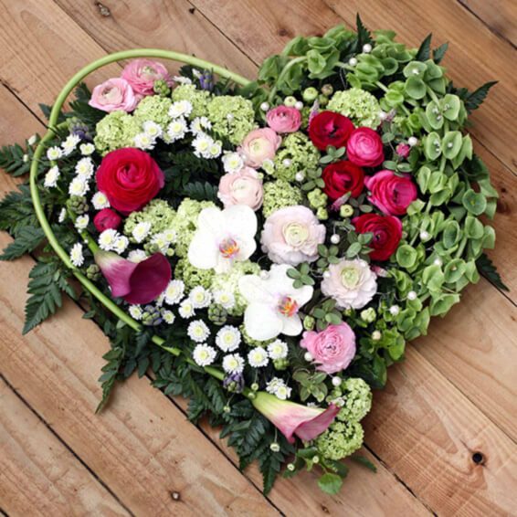 Oadby florist, Wigston florist, Market Harborough Funeral Flowers, Leicester funeral flowers, Orchids, ranunculus, stallions, calla lilies, heart Tribute