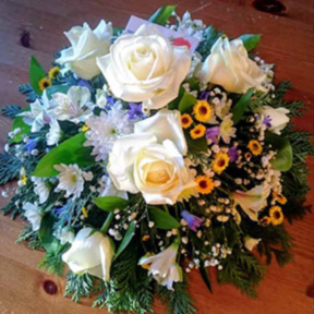 Oadby florist, Wigston Florist, Oadby Funeral Flowers, White rose symapthy posy, with mixed flowers