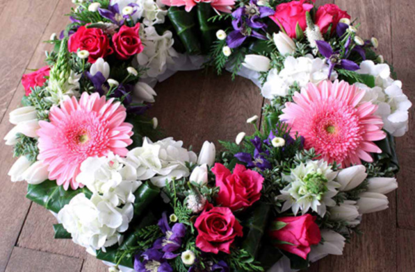 Oadby florist, Wigston Florist, Oadby Funeral Flowers, funeral wreath, Pink gerbera and mixed flowers