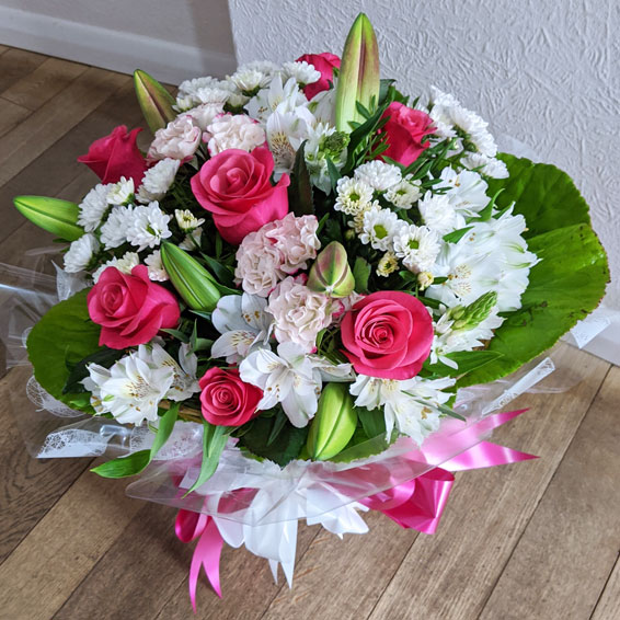 Oadby florist, Wigston florist, Hot pink roses, wite lily, white mixed flowers, handtied bouquet
