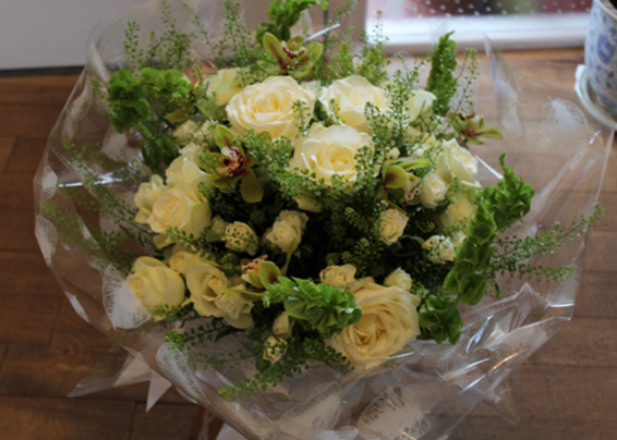 Oadby florist, Wigston florist, White roses, spray roses, lime green orchids and thlaspi large handtied bouquet