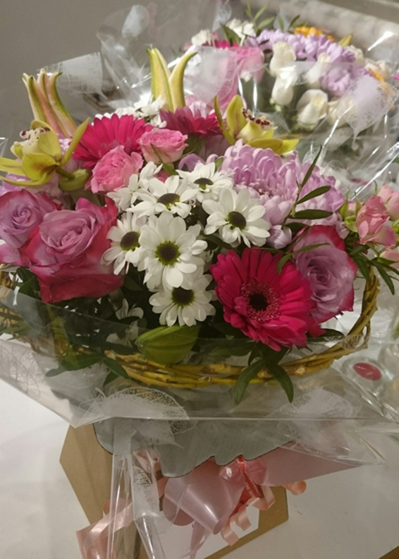 Oadby florist, Wigston florist, Pink rose, mixed flowers, Handtied bouquet