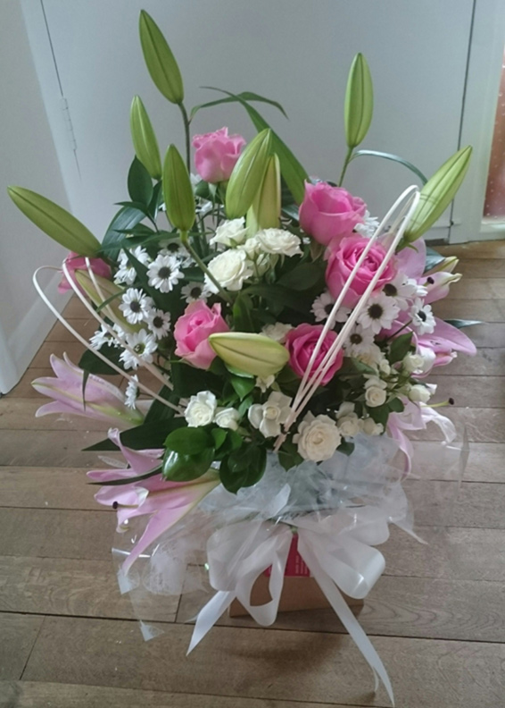 Oadby florist, Wigston florist, Pink roses, white lilies, spray chrysanthemums, caged, handtied bouquet