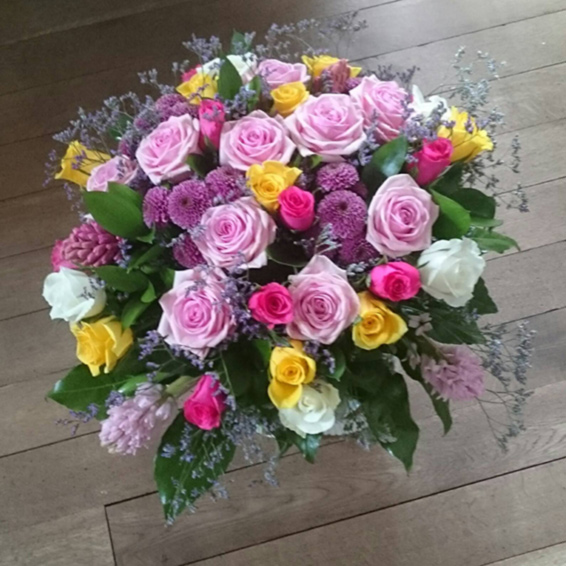 Oadby florist, Wigston florist, Large handtied bouquet, mixed colour roses, Pink heaven,spray chrysanthemums 