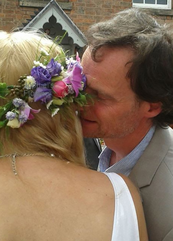 Oadby florist, Wigston Florist, Leicester wedding flowers, bridal floral crown