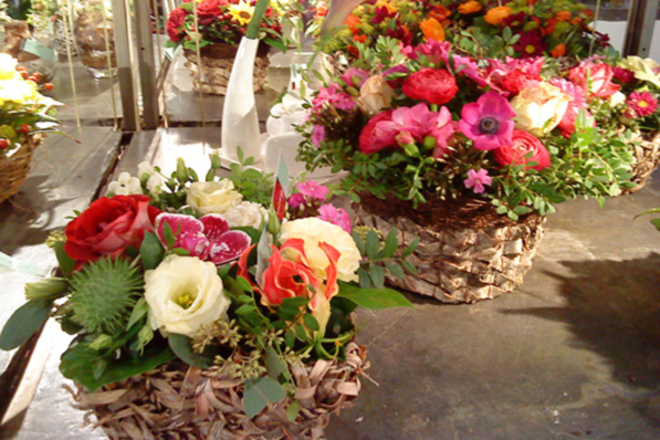 Oadby florist, Leicester Florist, Corporate gift, exotic flowers in woven baskets, Contemporary flower design.