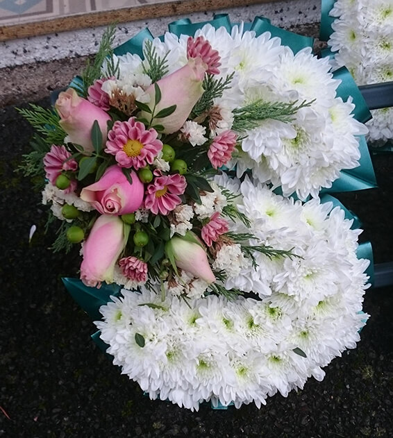Oadby Funeral flowers, Wigston Funeral Flowers, Letter S tribute, with green ribbon edge.