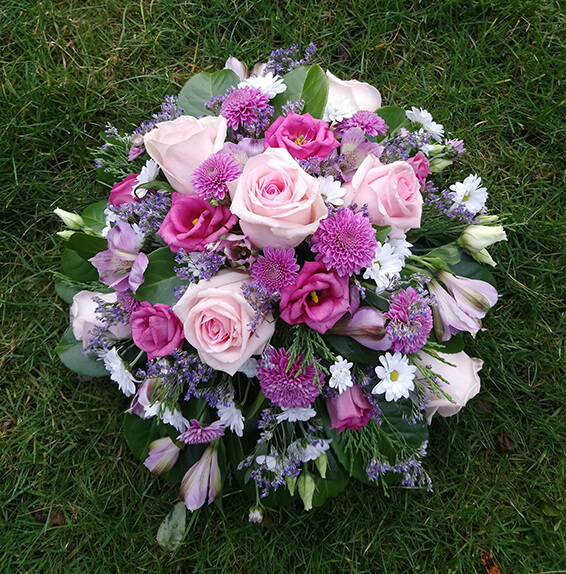 Oadby Funeral Flowers, Wigston Funeral Flowers, Market Harborough Funeral Flowers, Posy Tribute, Large Tradional posy arrngement with pink roses and mixed pink flowers