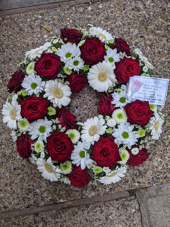 Oadby Funeral Flowers, Wigston Funeral Flowers, Wreath ring Sympathy Tribute, Red and white flower 