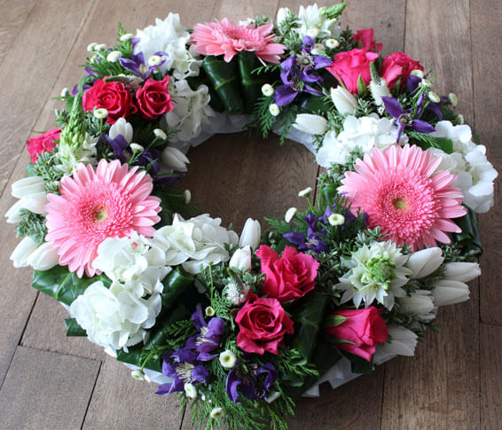 Oadby Funeral Flowers, Wigston Funeral Flowers, Market Harborough Funeral Flowers, Wreath ring Sympathy Tribute, Pink Gerbera mixed flower