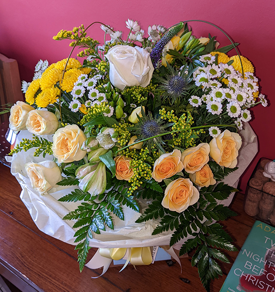 Oadby Funeral Flowers, Wigston Funeral Flowers, Market Harborough Funeral Flowers, Condolence Flower Bouquet, lemon and white flowers with blue eryngium.
