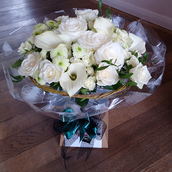 Oadby Funeral Flowers, Wigston Funeral Flowers, Market Harborough Funeral Flowers, Condolence Flower Bouquet, contemporary with white roses and white calla Lilies.