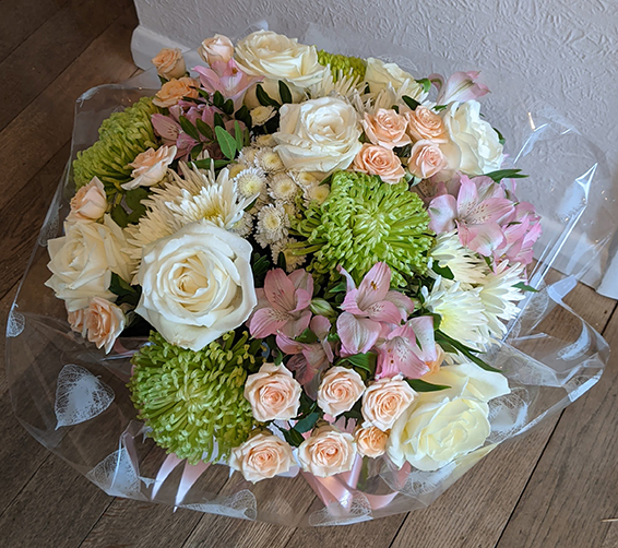 Oadby Funeral Flowers, Wigston Funeral Flowers, Market Harborough Funeral Flowers, Condolence Flower Bouquet, with pastel shade flowers of cream roses, pale peach spray roses & lime chrysanthemums blooms.