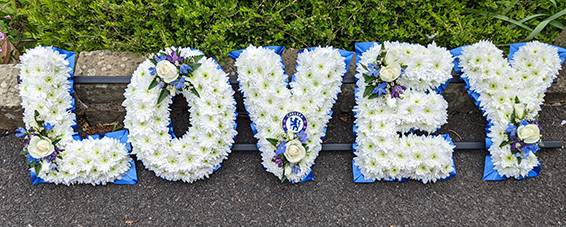 Oadby Funeral flowers, Wigston Funeral Flowers, Market Harborough Funeral Flowers, Leicester Funeral Flowers, Name tribute, traditional style with Chelsea football colours & badge