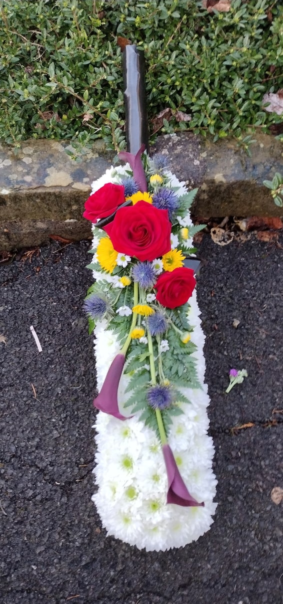 Oadby funeral flowers, Wigston funeral flowers, Market Harborough Funeral Flowers, Cricket bat funeral tribute with red rose flower spray