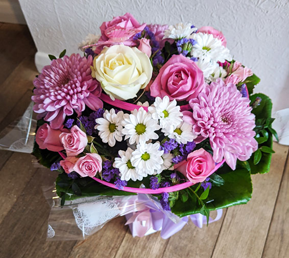 Oadby florist, Wigston florist, Pink and white mixed flower with roses, handtied bouquet