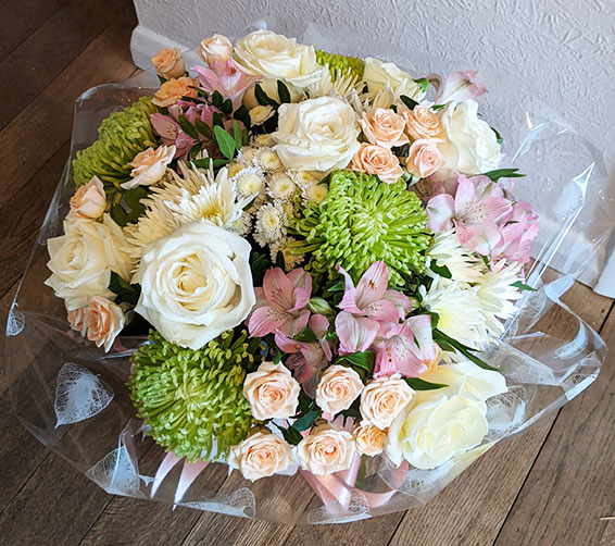 Oadby florist, Wigston florist, Pastel shade mixed flower, round handtied bouquet