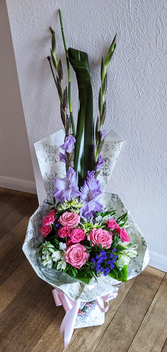 Oadby florist, Wigston florist, Pink rose and lilac seasonal flower, vertical handtied bouquet, paper wrap