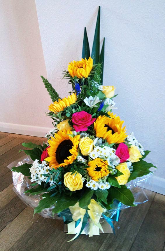 Oadby florist, Wigston florist, Sunflower and rose, vertical handtied bouquet