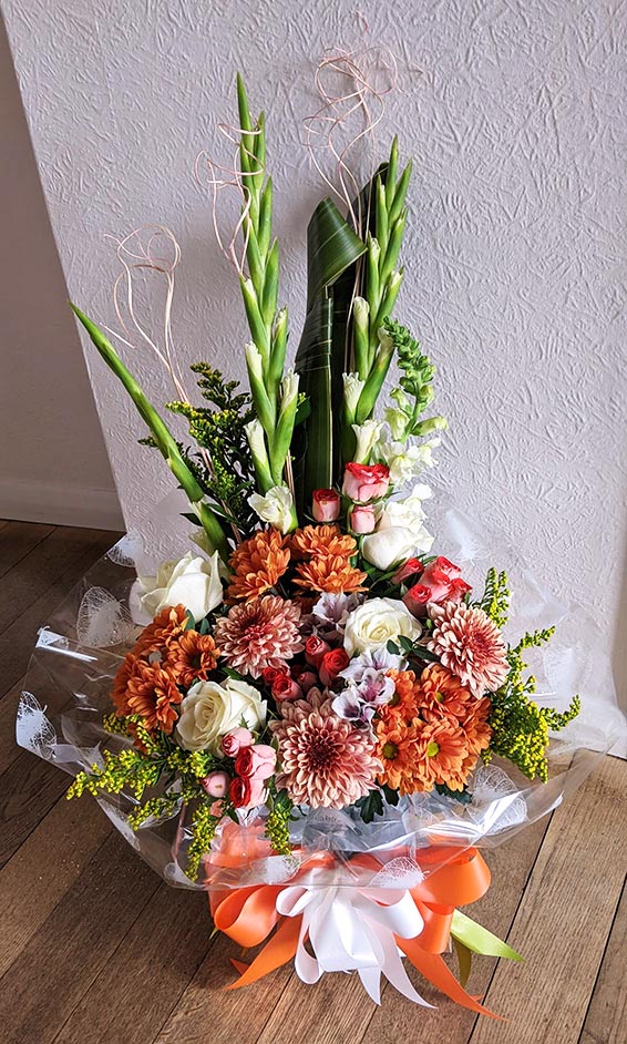 Oadby florist, Wigston florist, Autumn colour mixed flower, vertical handtied bouquet