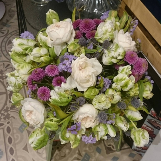 Oadby florist, Wigston florist, David Austin peace rose, parrot tulips, spray chrysanthemums, handtied bouquet