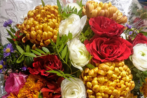 Oadby florist, Wigston florist, Red rose and gold bloom chrysanthemum, seasonal hanftied bouquet